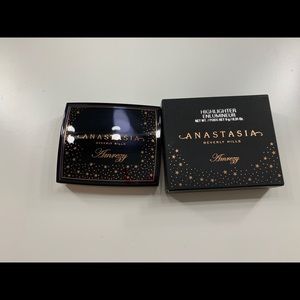 Anastasia Beverly Hills Amreezy Highlighter